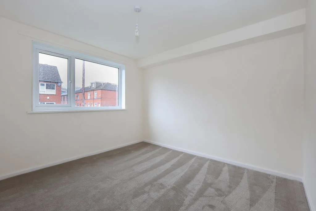 Lyefield Walk, Rochdale OL16 5SZ, photo 4