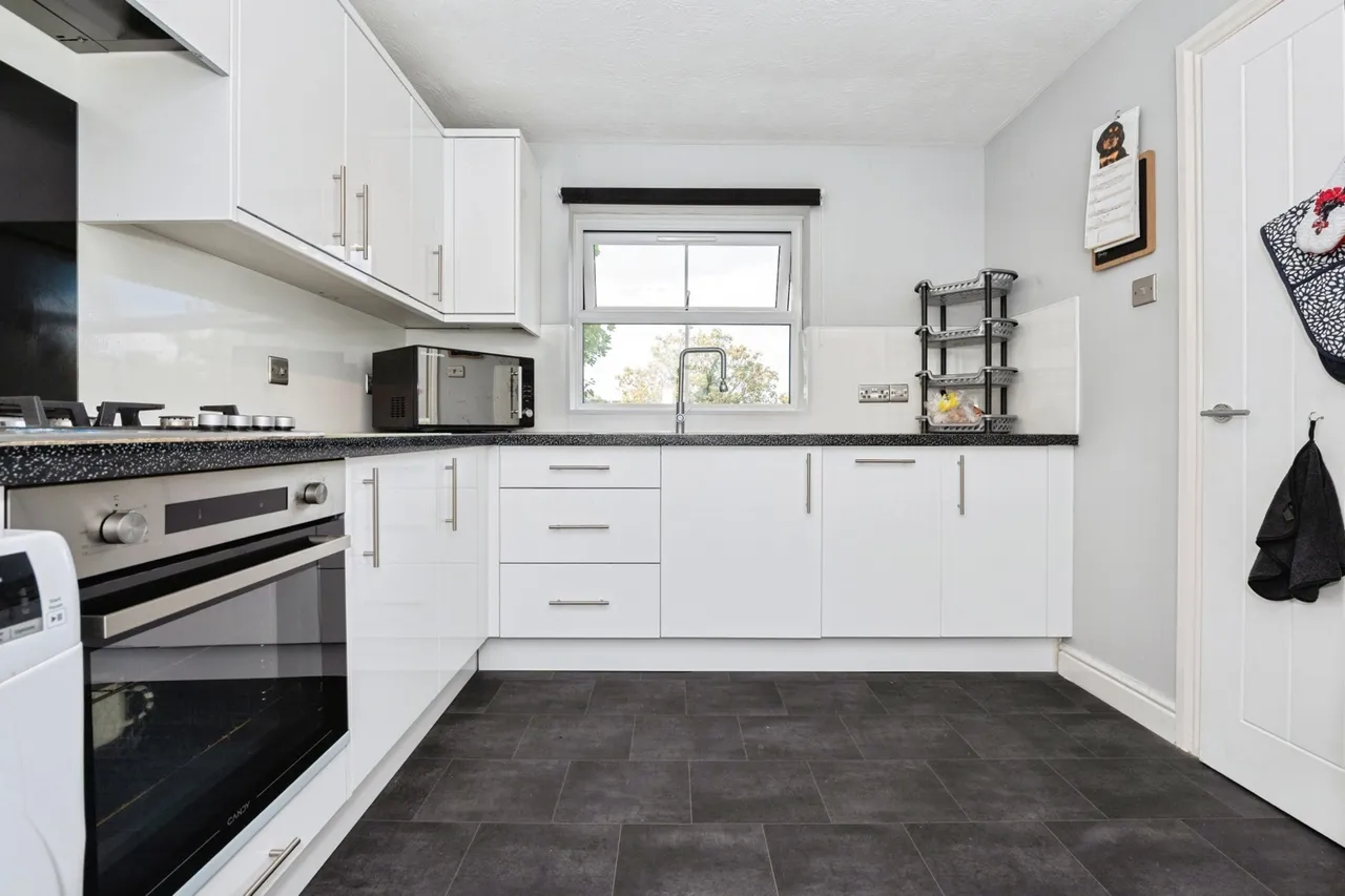 Mounts Road, Greenhithe, DA9, photo 5