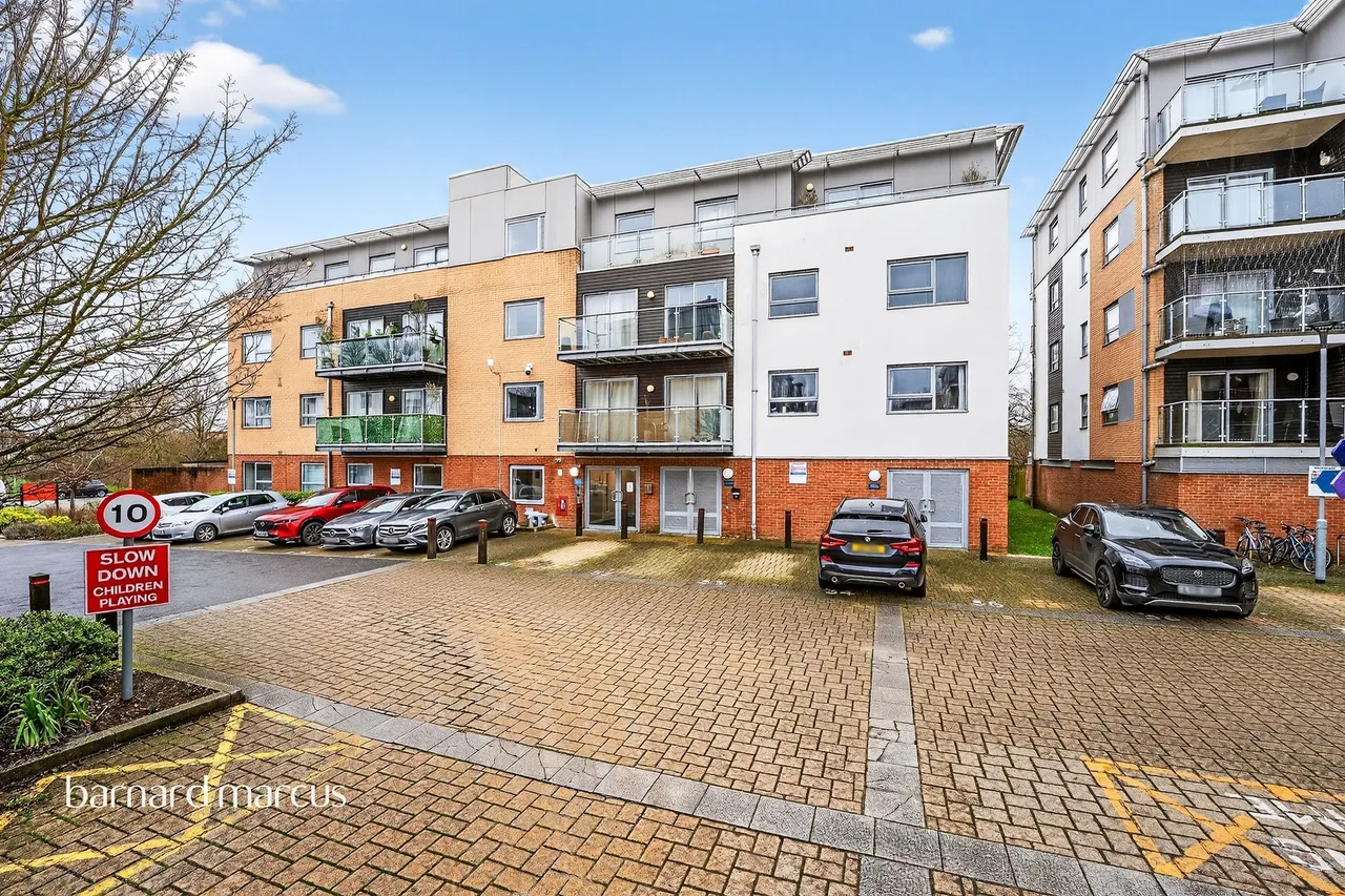 2 bed flat for sale — Talbot Close, Mitcham