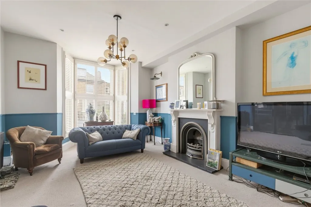 2 bed flat for sale, Adelaide Grove, London
