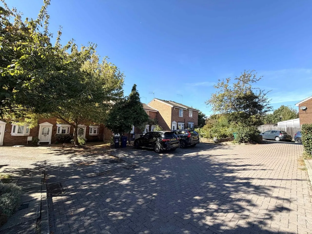 2 bed house to rent, Firs Avenue, Friern Barnet