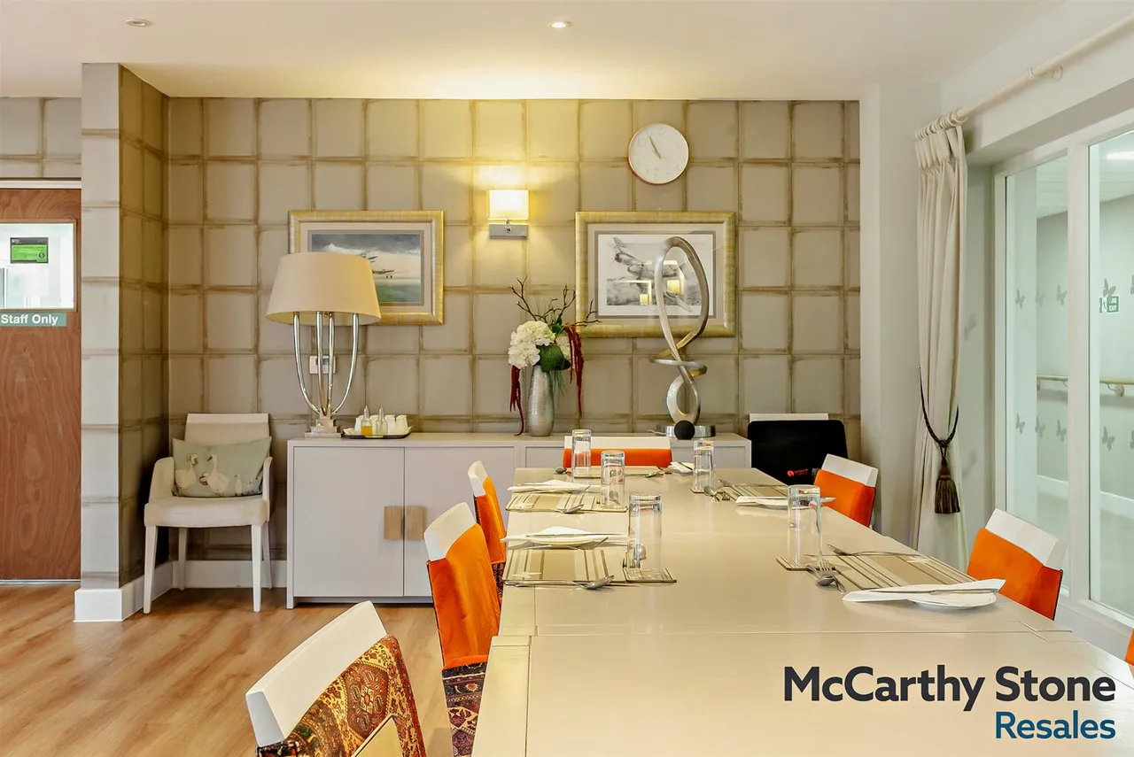 Josiah Drive, Ickenham, UB10, photo 9