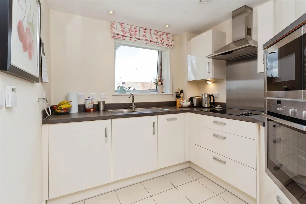 Josiah Drive, Ickenham, UB10, photo 3