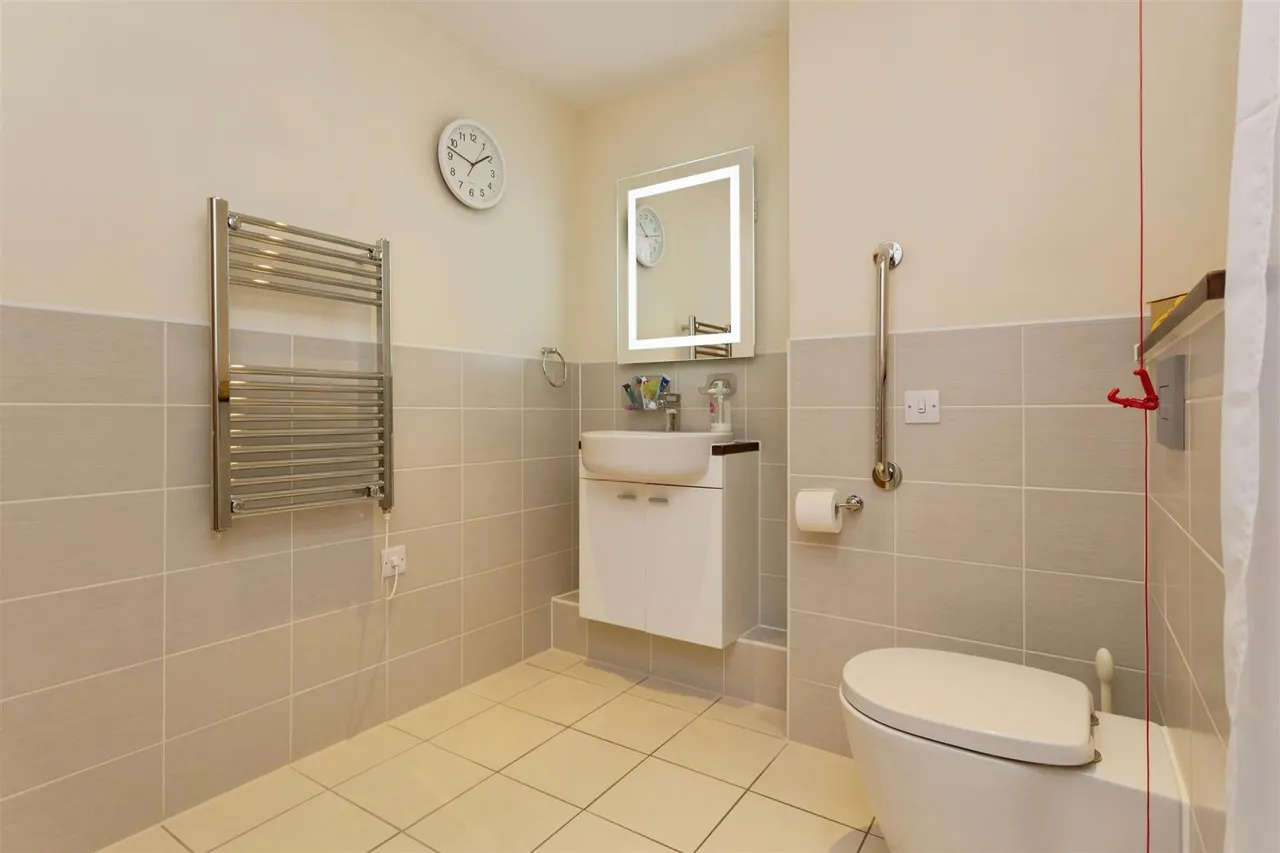 Josiah Drive, Ickenham, UB10, photo 5