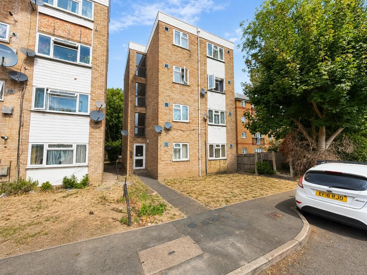 Staines Road, Hounslow, TW3, photo 3