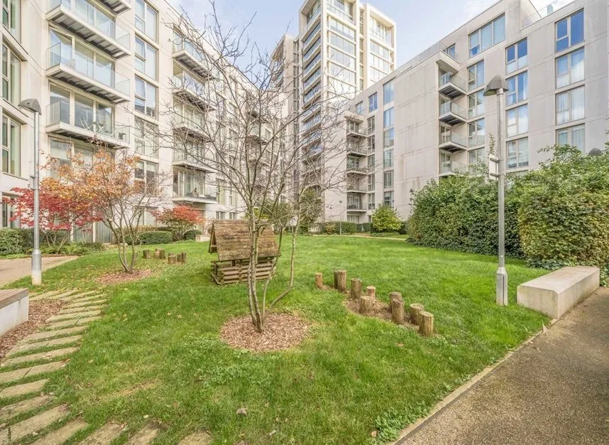 Schooner Road, Royal Wharf, E16, photo 2