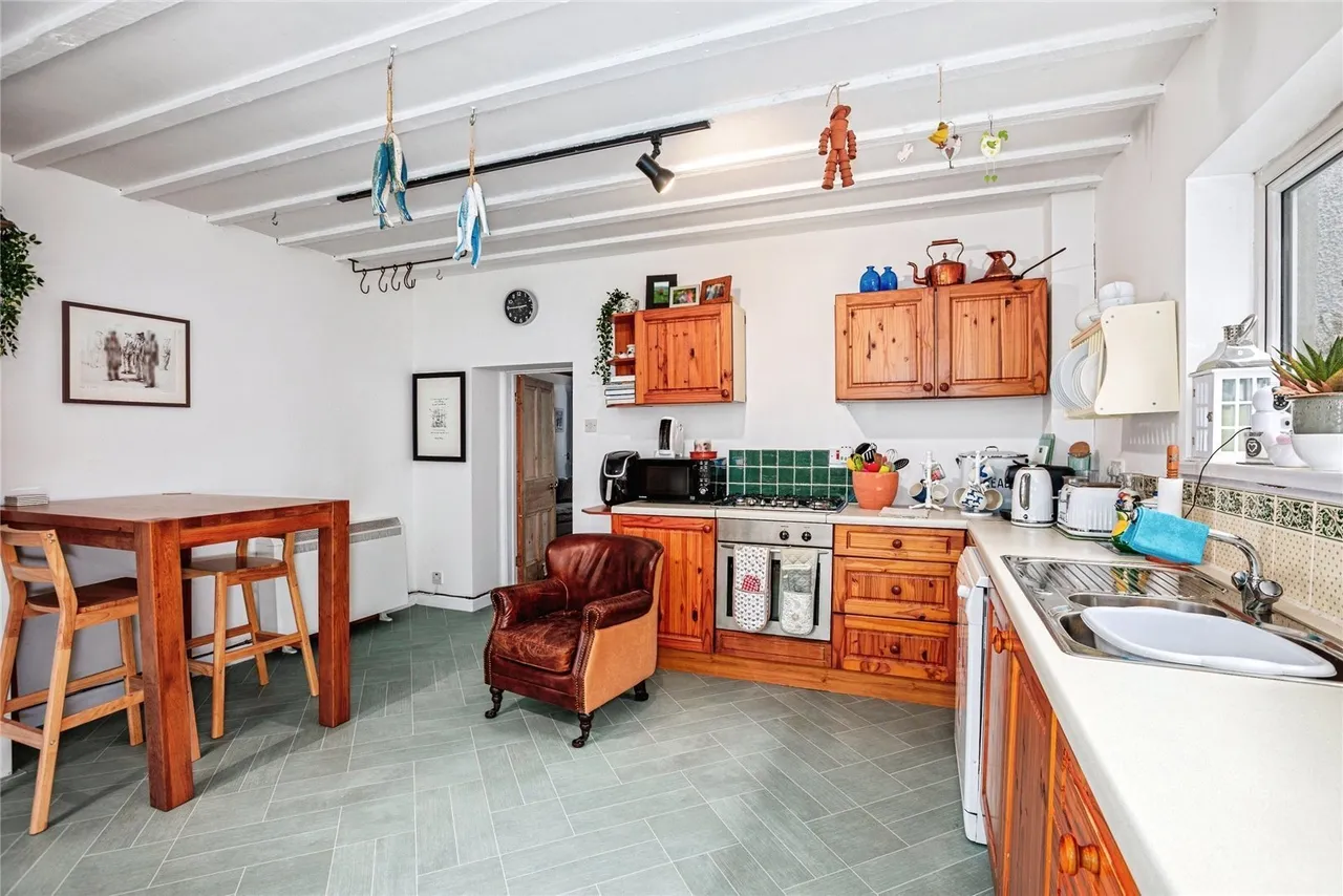 5 bed house for sale, Llanrhystud, SY23
