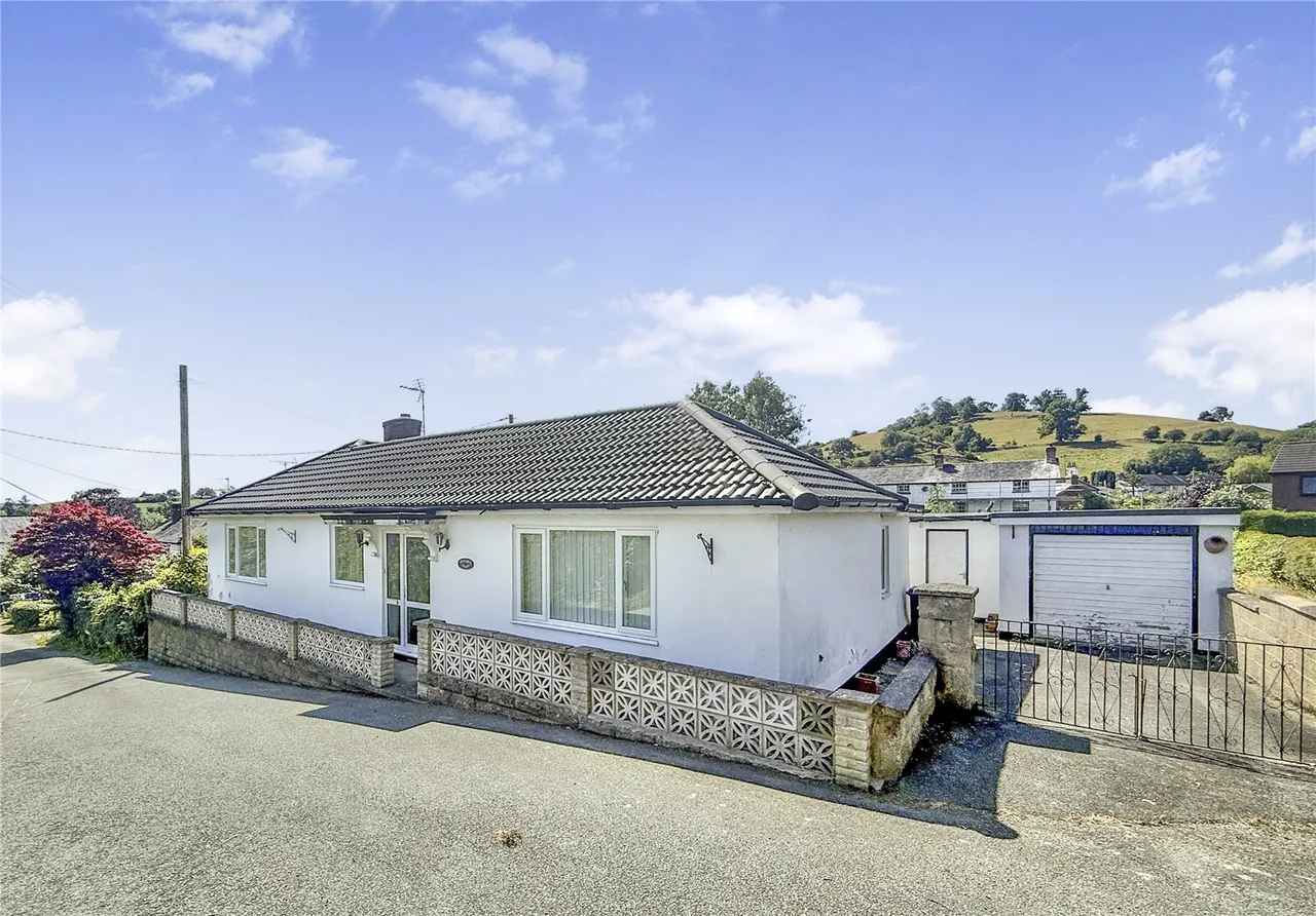 4 bed house for sale, Church Lane, Llansantffraid