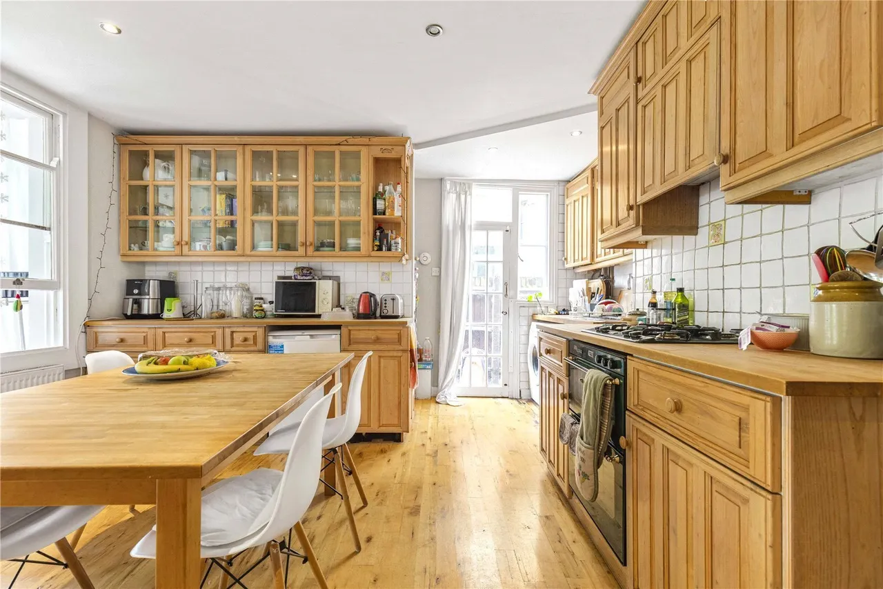 Burntwood Lane, London, SW17, photo 4