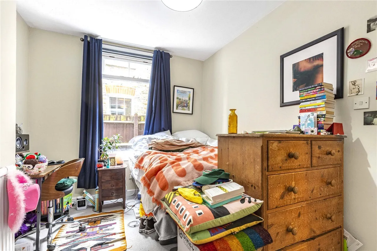 Burntwood Lane, London, SW17, photo 8