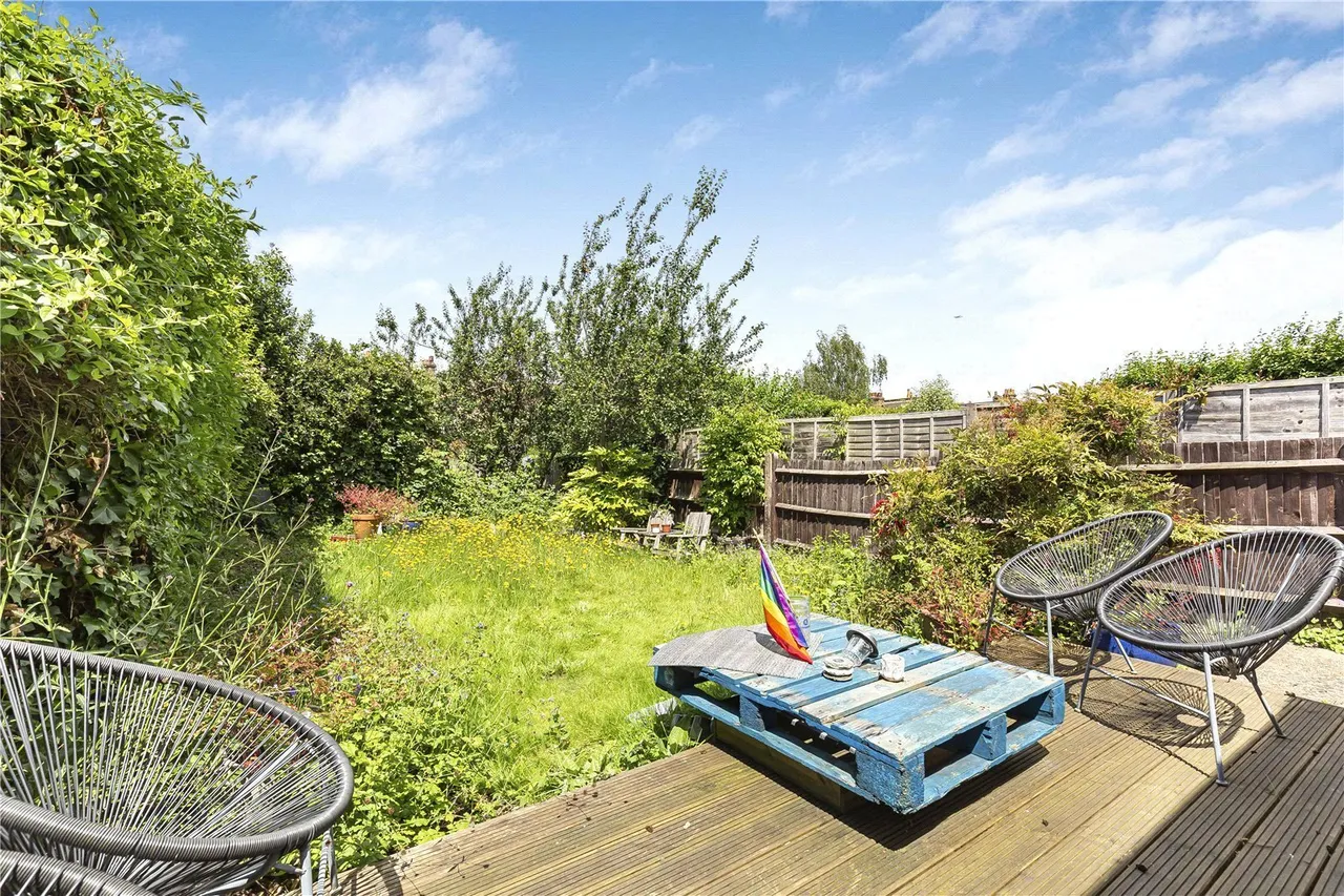 Burntwood Lane, London, SW17, photo 10