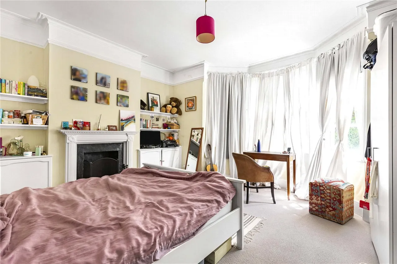 Burntwood Lane, London, SW17, photo 6