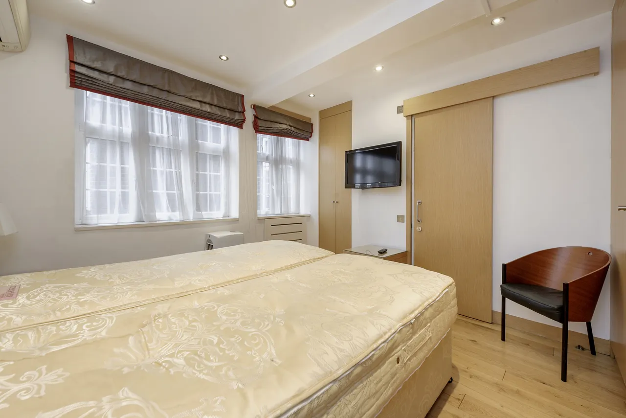 Brompton Road, London, SW3, photo 5