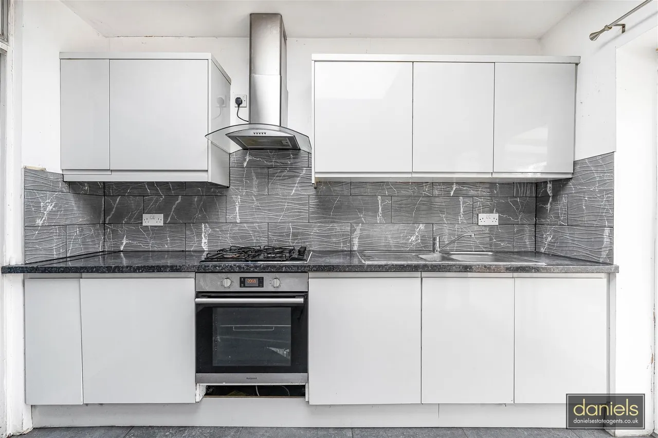 Sudbury Heights Avenue, Greenford, UB6, photo 7