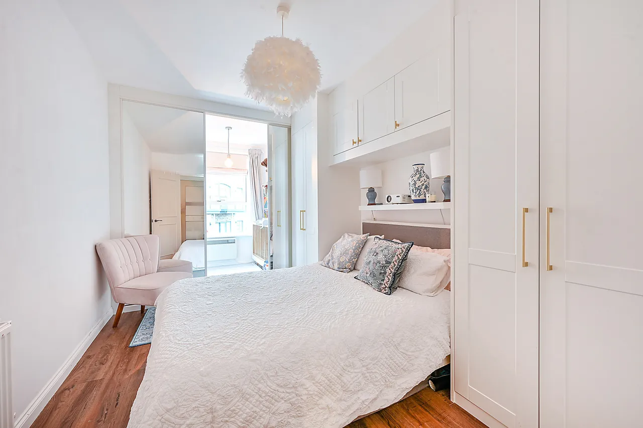 Flat 17, Concord Court, Palladian Gardens, London, photo 4