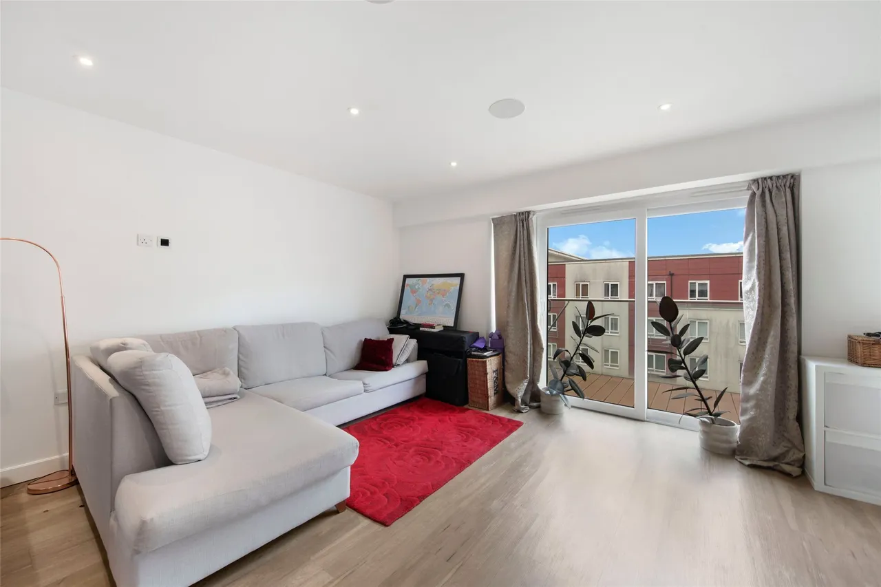 Boulevard Drive, London, NW9 5QF, photo 6