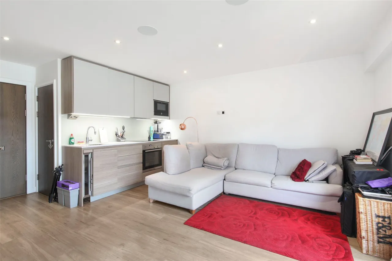 Boulevard Drive, London, NW9 5QF, photo 3