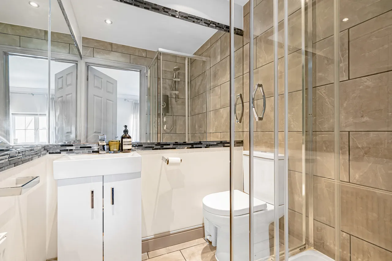 Llanaway House, Meadrow, GU7, photo 17