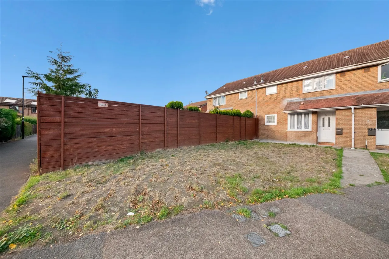 Beaulieu Close, Hounslow, photo 9