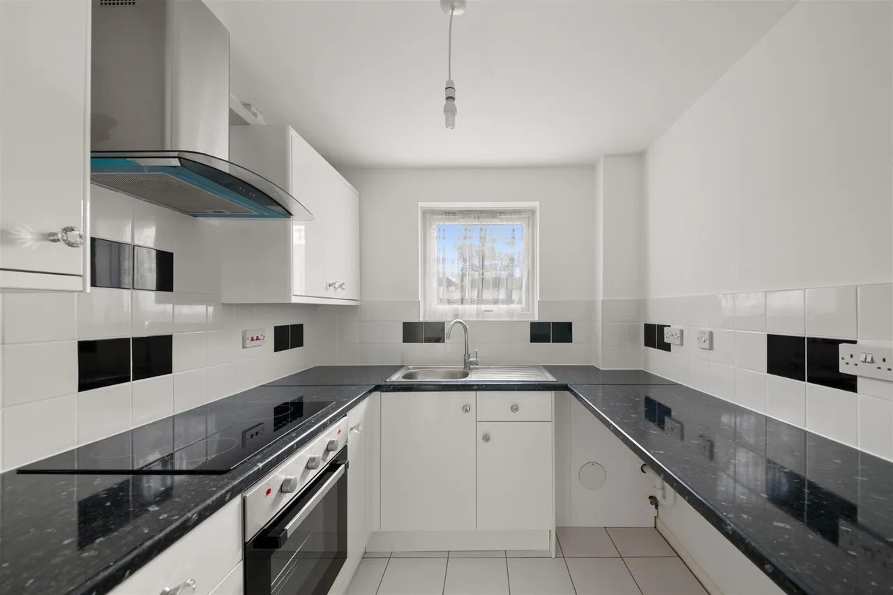 Beaulieu Close, Hounslow, photo 4