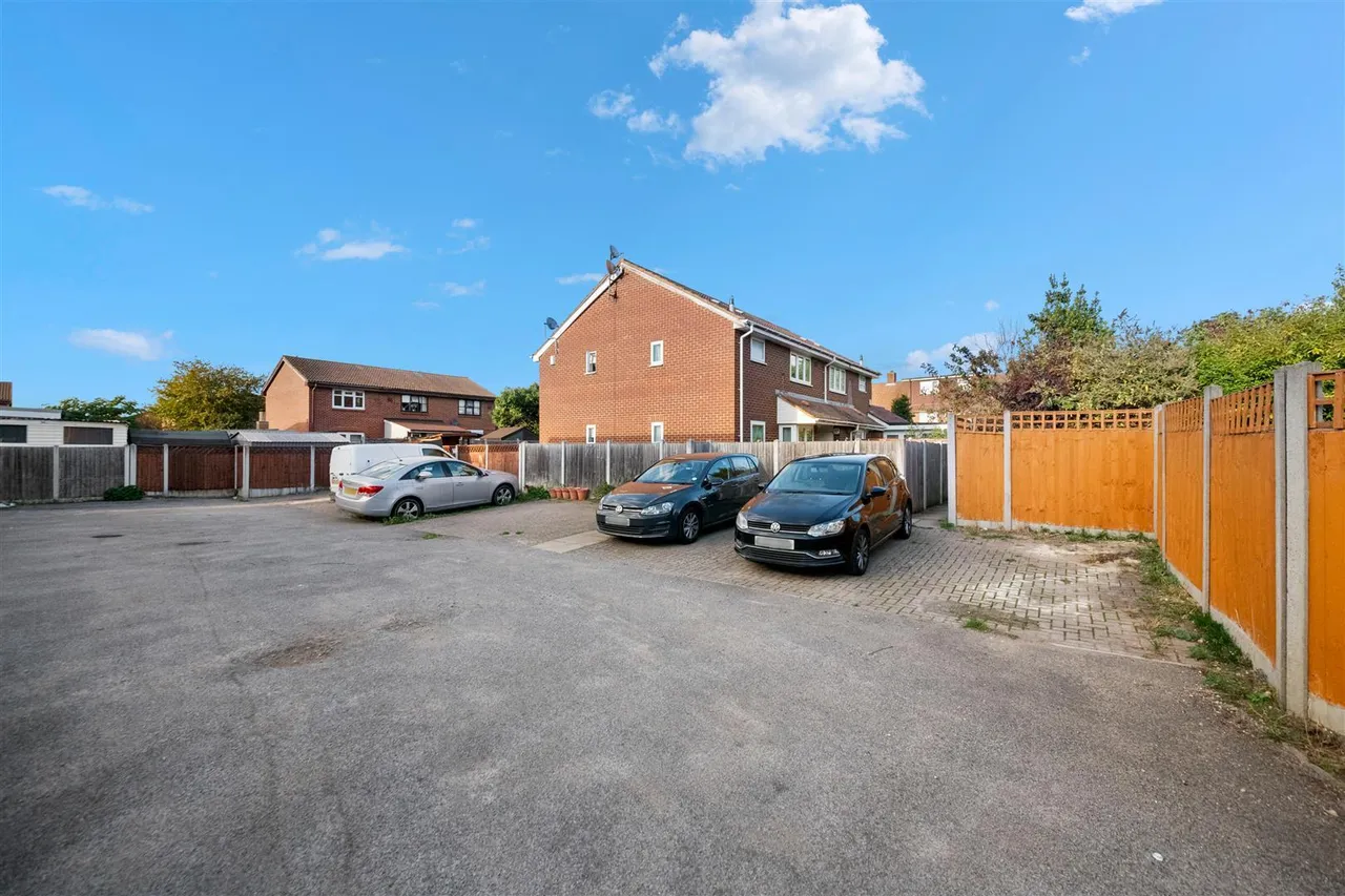 Beaulieu Close, Hounslow, photo 10