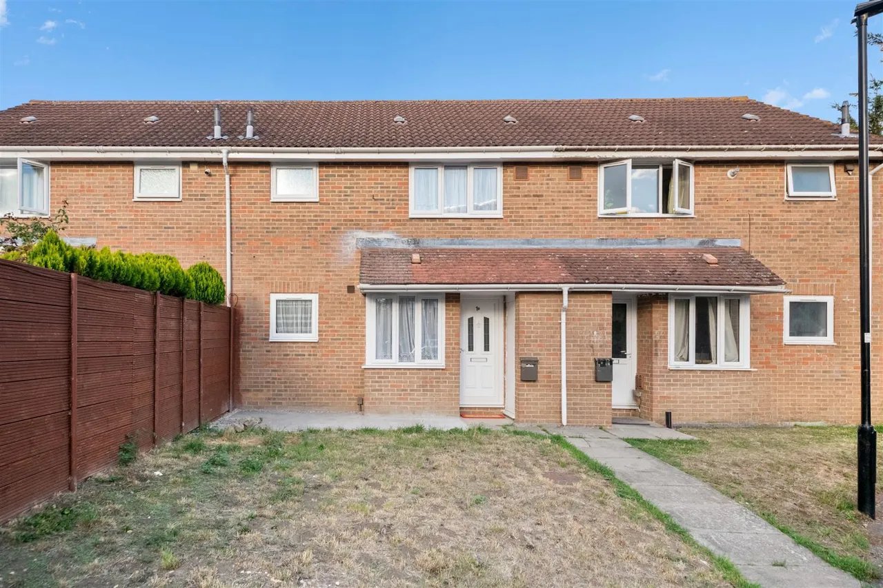 1 bed house for sale, Beaulieu Close, Hounslow