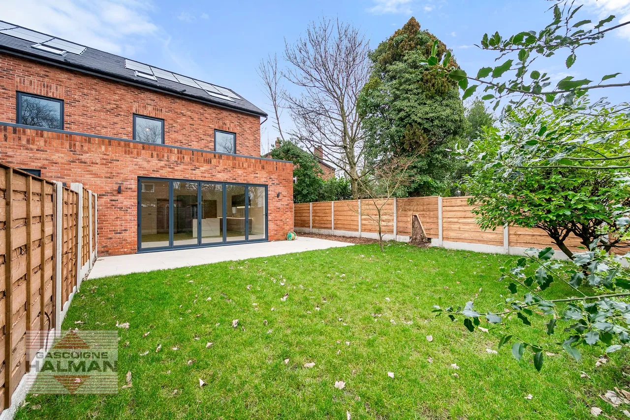 Brooklands Crescent, Sale, photo 45