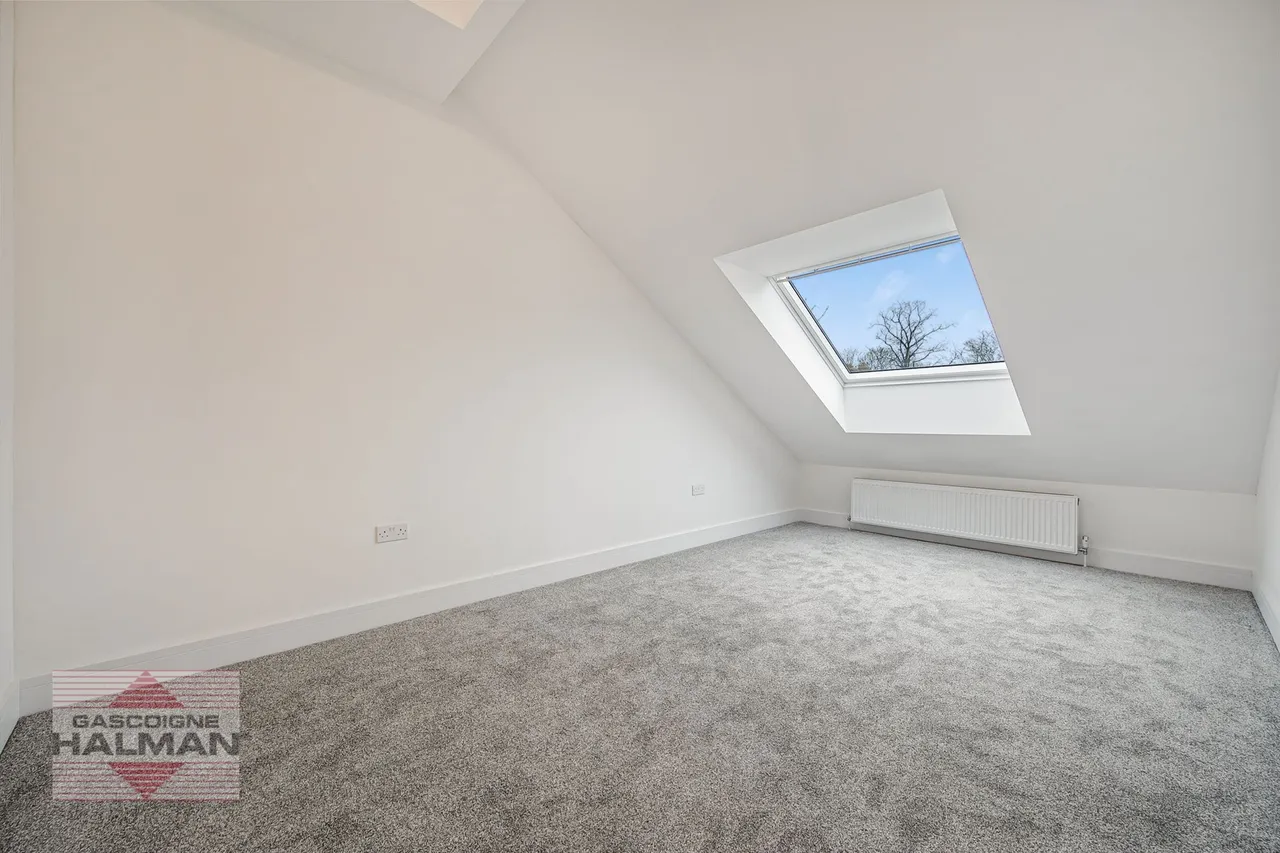 Brooklands Crescent, Sale, photo 31