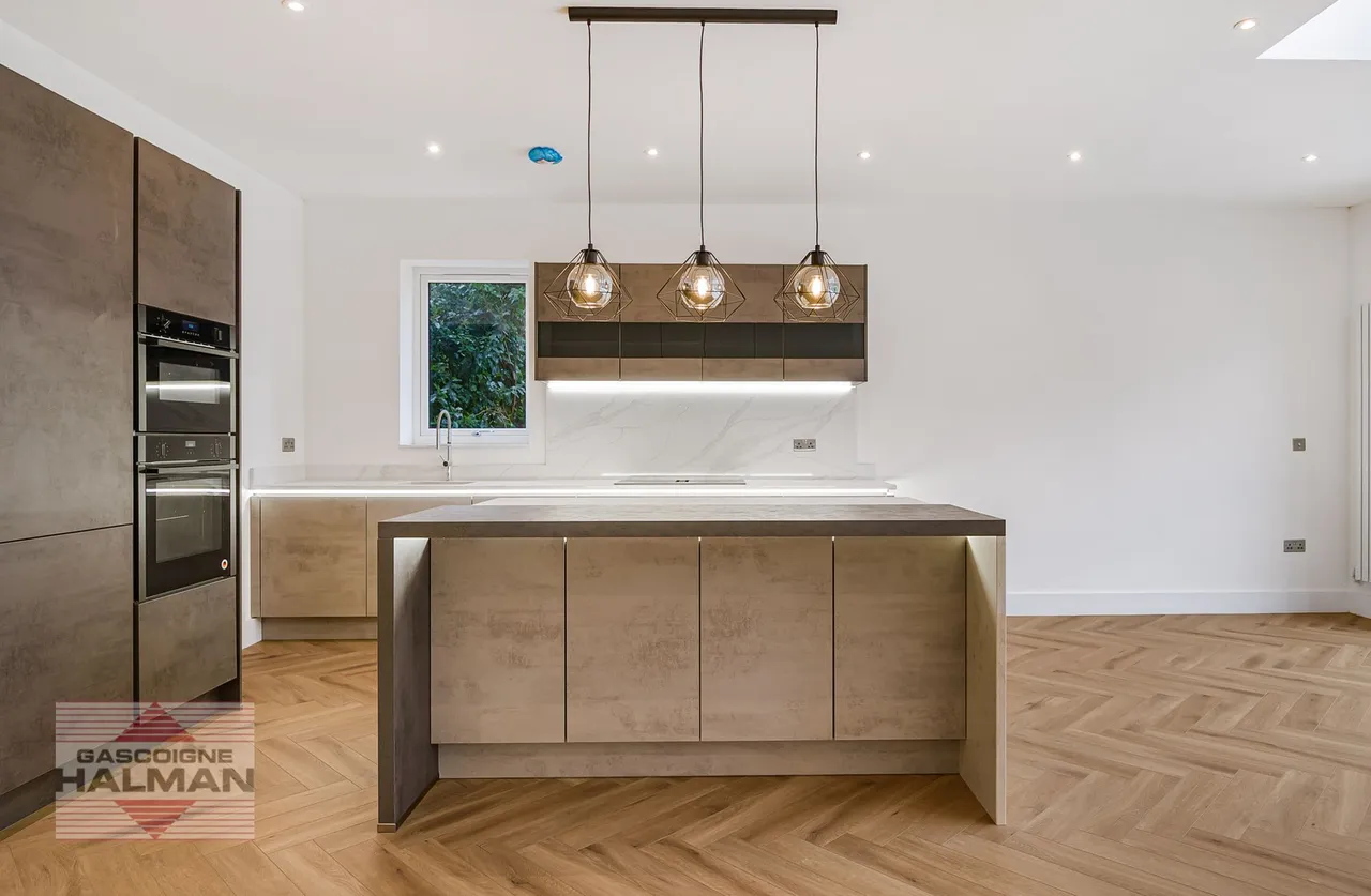 Brooklands Crescent, Sale, photo 8