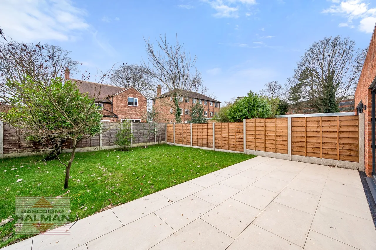 Brooklands Crescent, Sale, photo 43