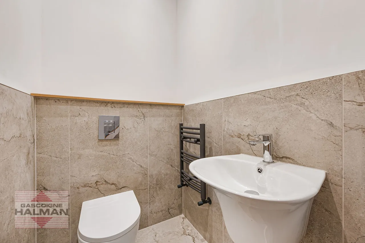 Brooklands Crescent, Sale, photo 7