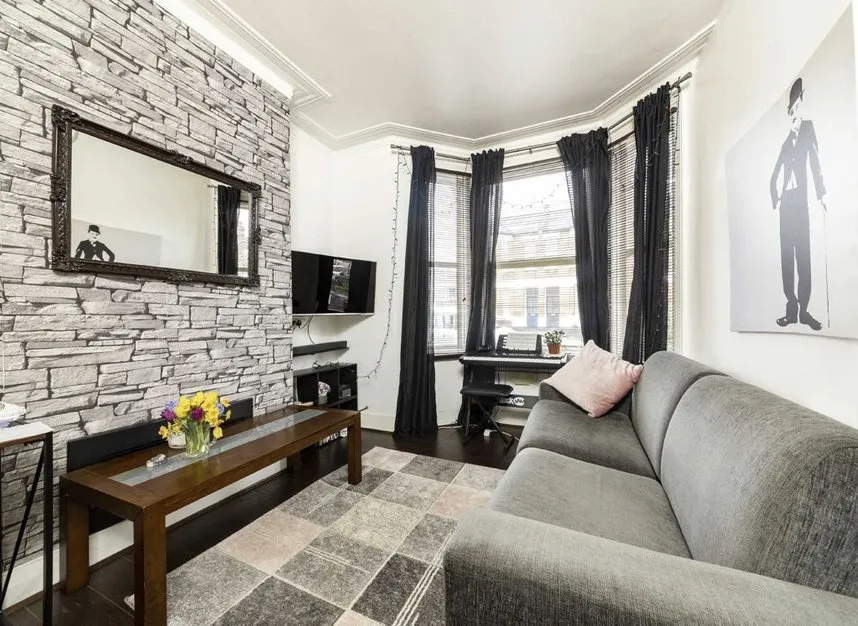Eastbury Grove, Chiswick, W4, photo 2