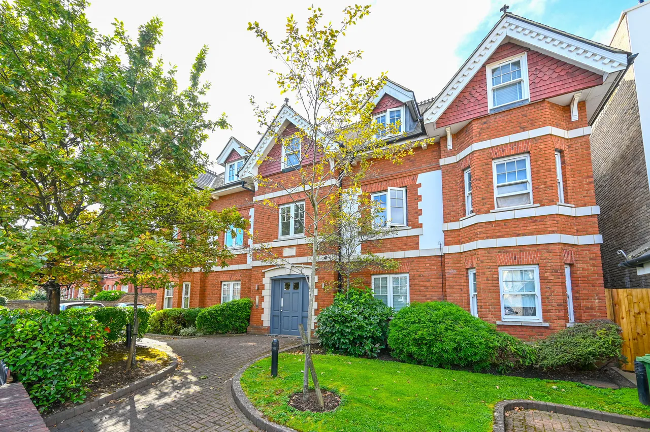 2 bed flat for sale — Flat 4, 322 Ewell Road, Surbiton