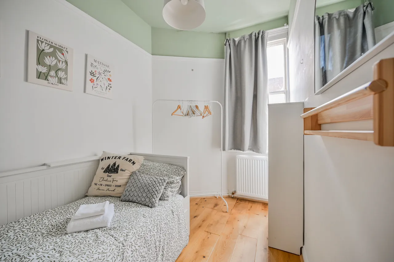 95 Birkbeck Mansions, Birkbeck Road, London, photo 2