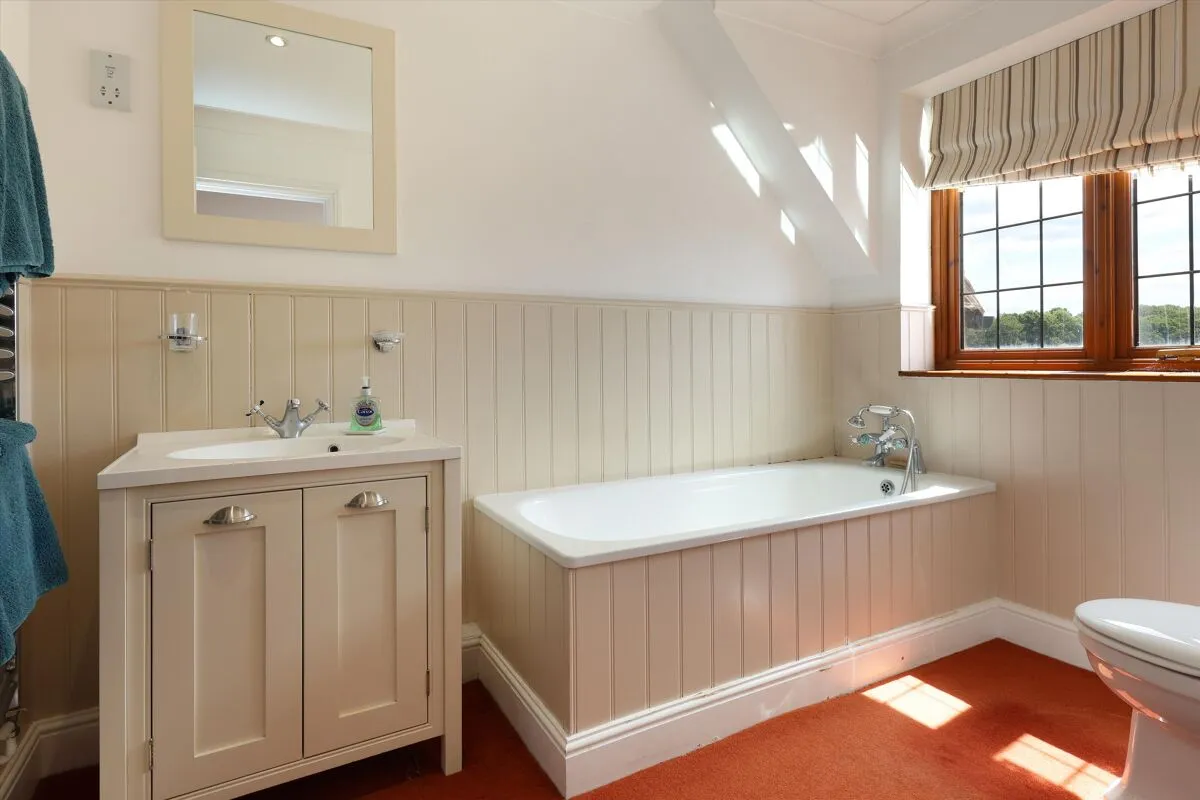Bottle Lane, Warfield, RG42, photo 15