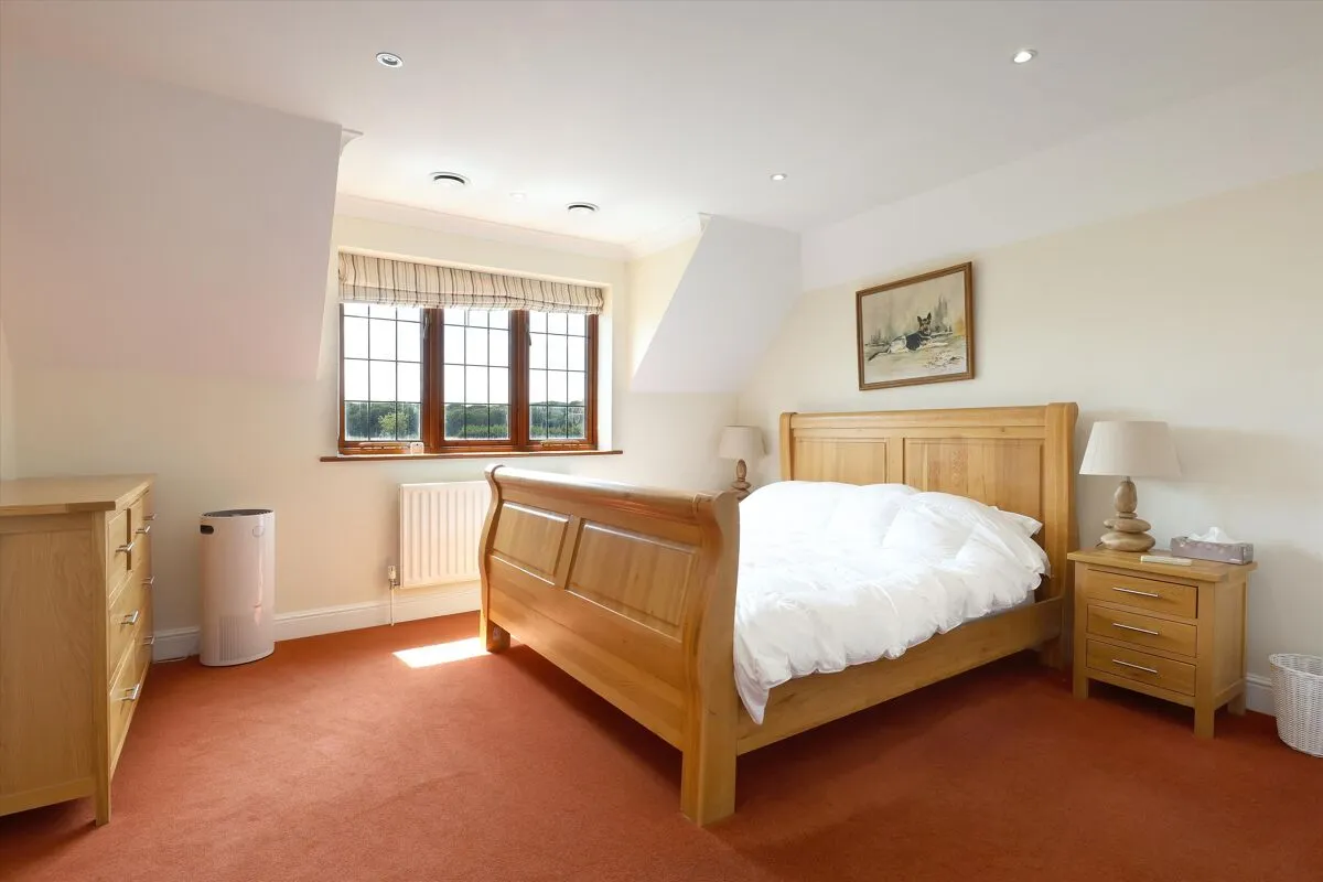 Bottle Lane, Warfield, RG42, photo 13