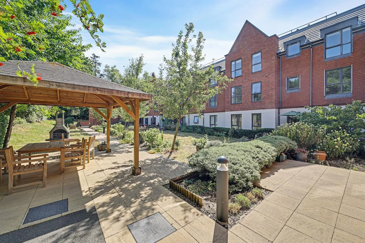 1 bed flat for sale, Dukes Ride, Crowthorne, RG45