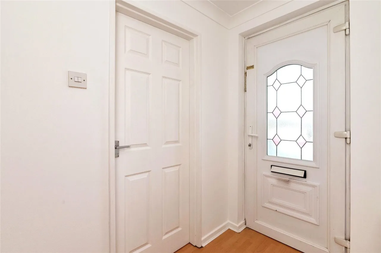 3 bed flat for sale — Timberlog Lane, Basildon, Essex, SS14