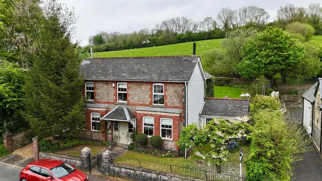 5 bed house for sale, School Road, Pontyclun, CF72