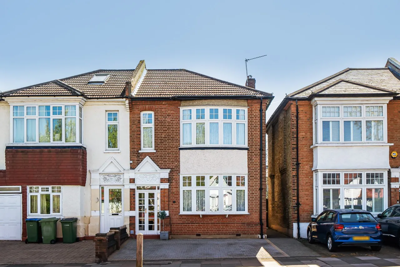 3 bed house for sale — Southwood Road, SE9