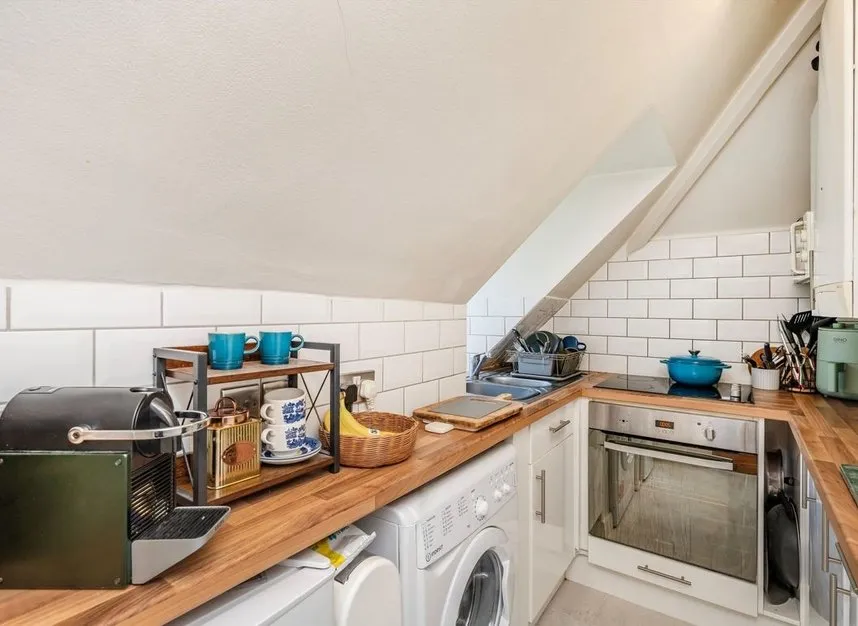 Lovelace Gardens, Surbiton, KT6, photo 3