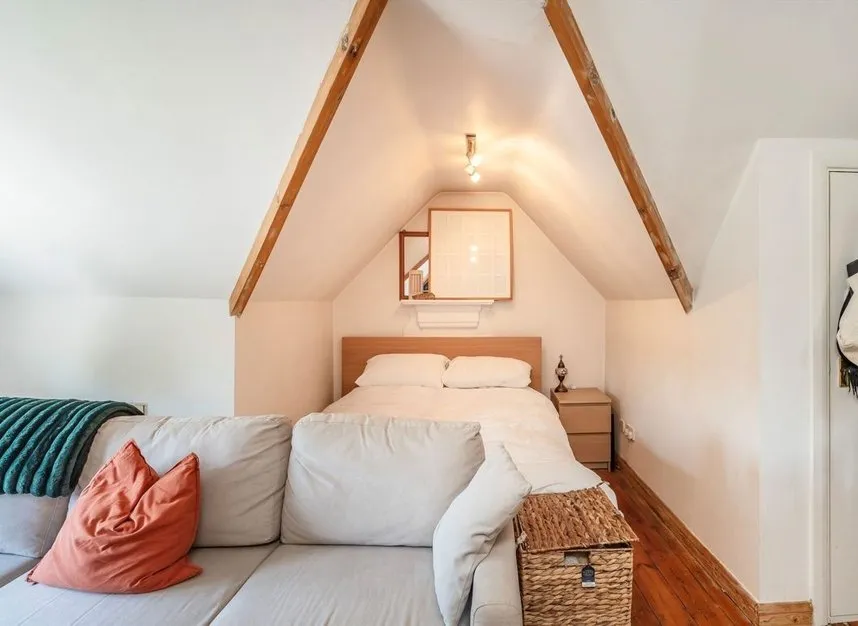 Lovelace Gardens, Surbiton, KT6, photo 4