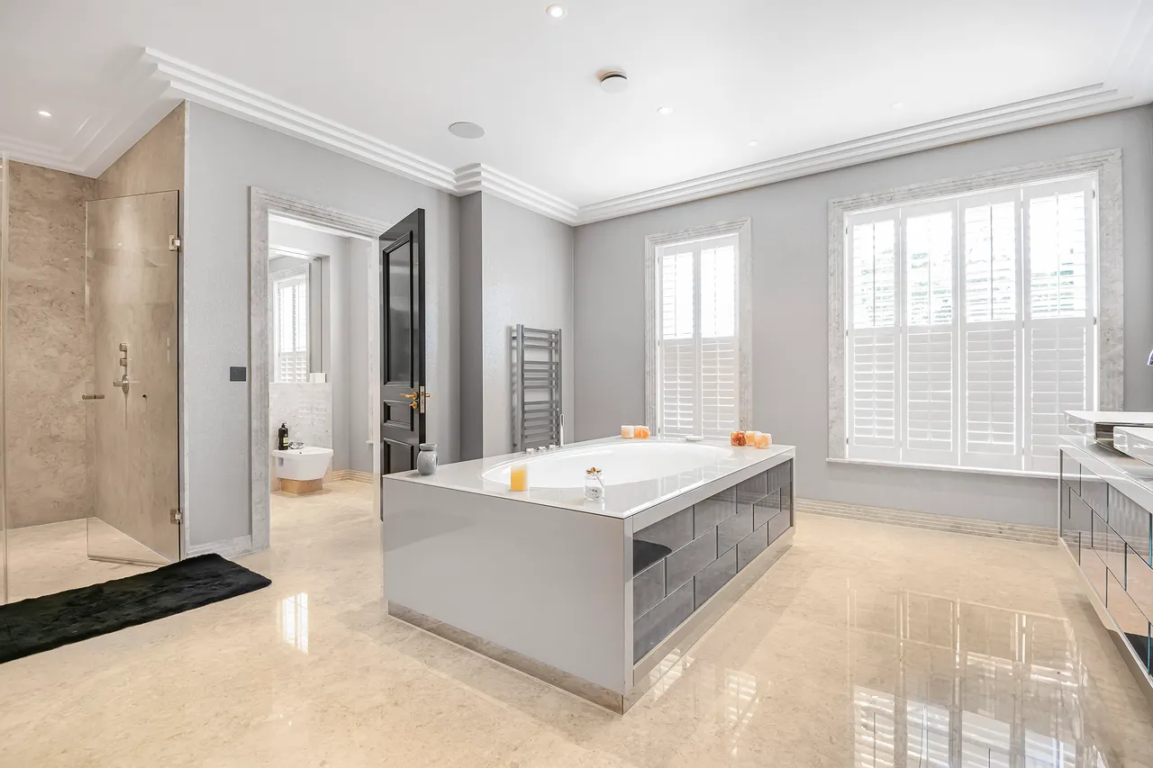 Abbots Drive, Virginia Water, GU25, photo 12