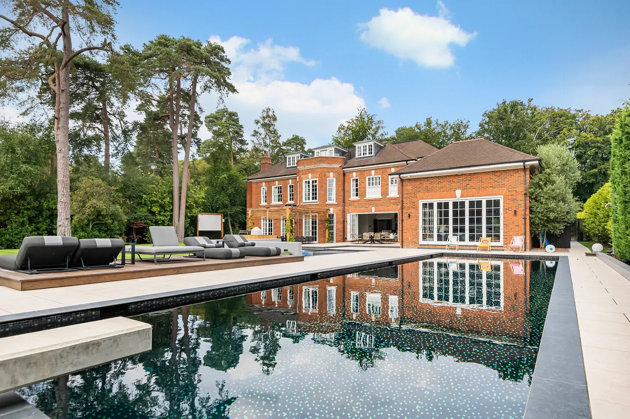 Abbots Drive, Virginia Water, GU25, photo 21