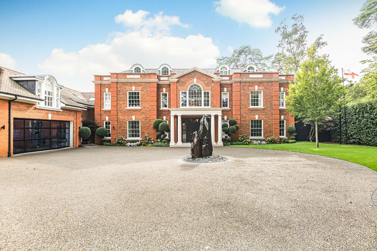 Abbots Drive, Virginia Water, GU25, photo 2