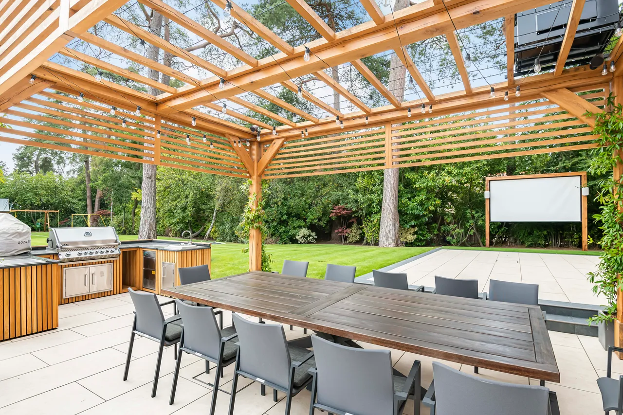 Abbots Drive, Virginia Water, GU25, photo 19
