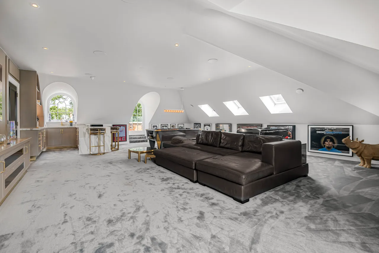 Abbots Drive, Virginia Water, GU25, photo 16