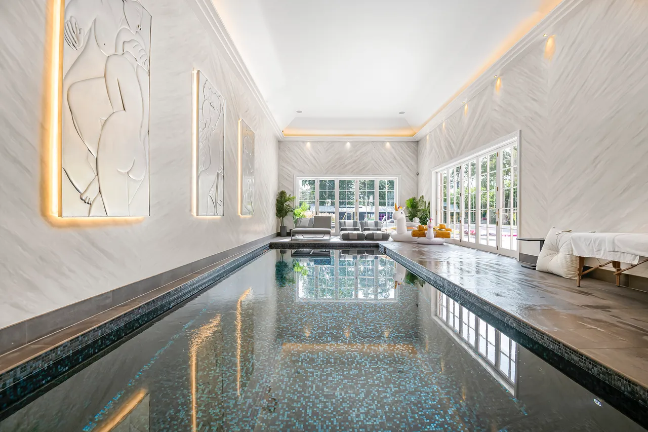 Abbots Drive, Virginia Water, GU25, photo 17