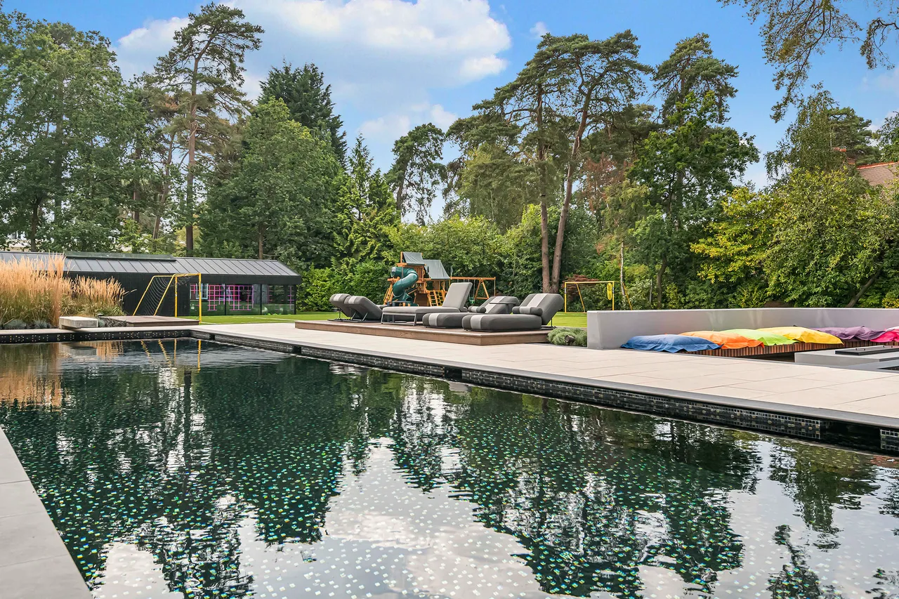 Abbots Drive, Virginia Water, GU25, photo 20