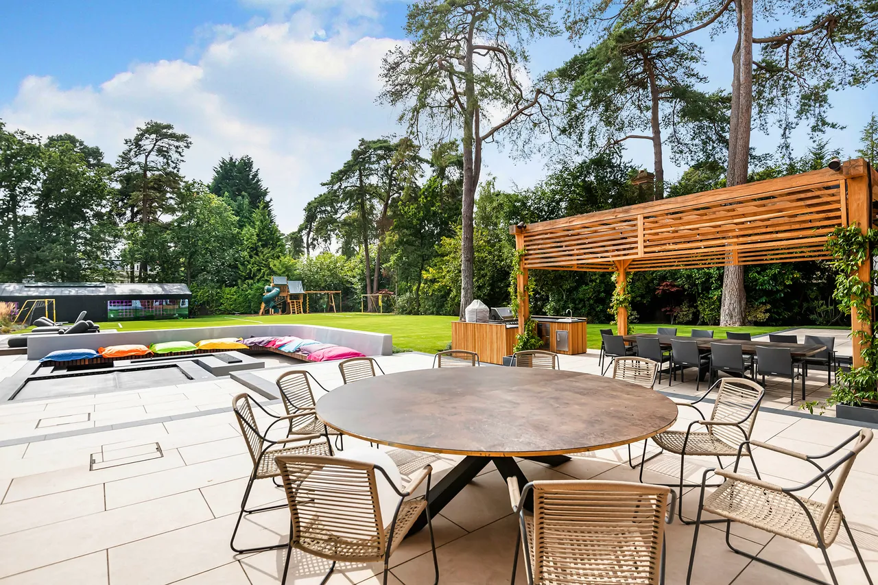 Abbots Drive, Virginia Water, GU25, photo 24
